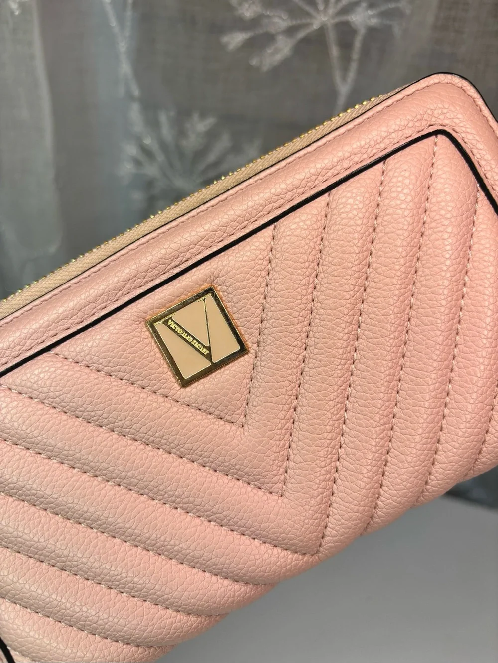 Victoria’s Secret Large Zip Around Wallet in Orchid Blush Gold Hardware - Picture 2 of 9